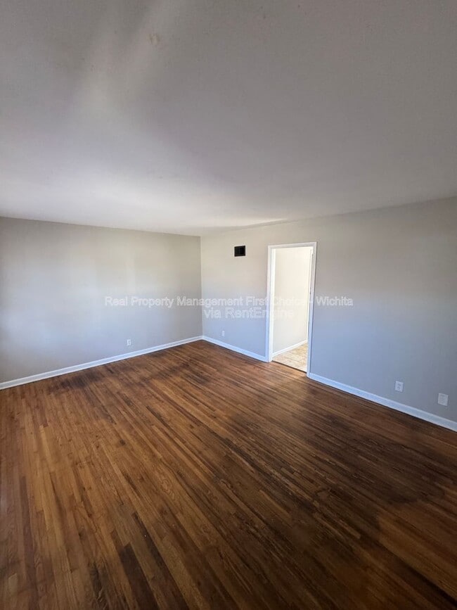 Building Photo - 1632 S Mission Rd