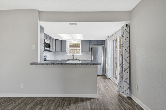 Building Photo - 1803 Flamingo Dr