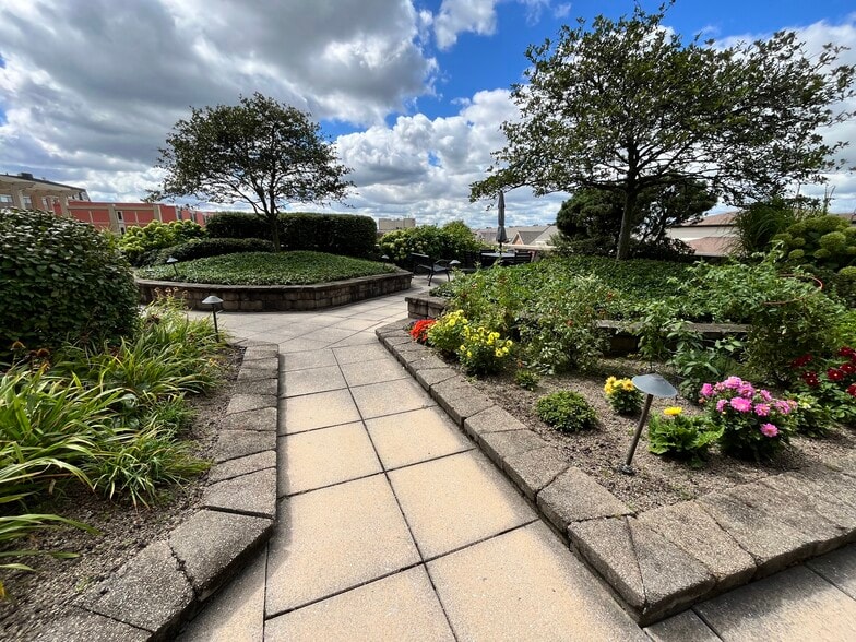 rooftop garden - 170 N Northwest Hwy