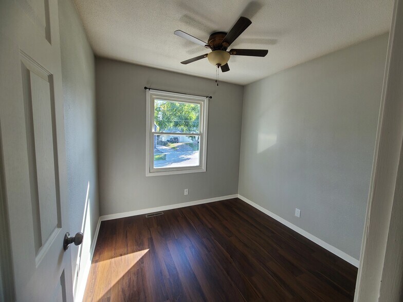 Building Photo - 411 4th Ave