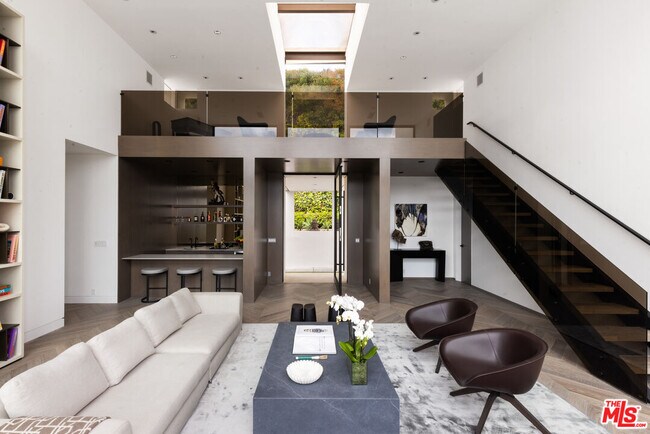 Building Photo - 9405 Sierra Mar Pl