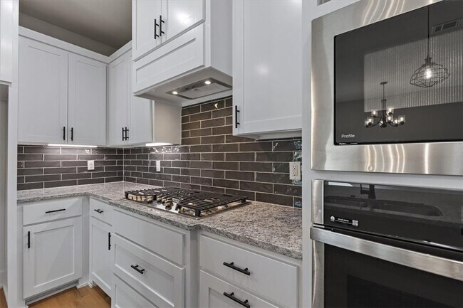 Building Photo - 7005 SW High Meadow Blvd