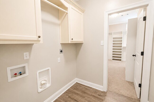 Building Photo - 36 Littleton Way