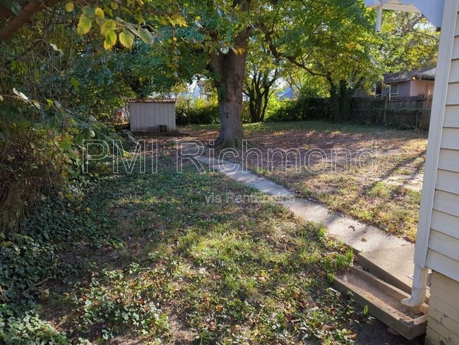 Building Photo - 2705 Dellrose Ave
