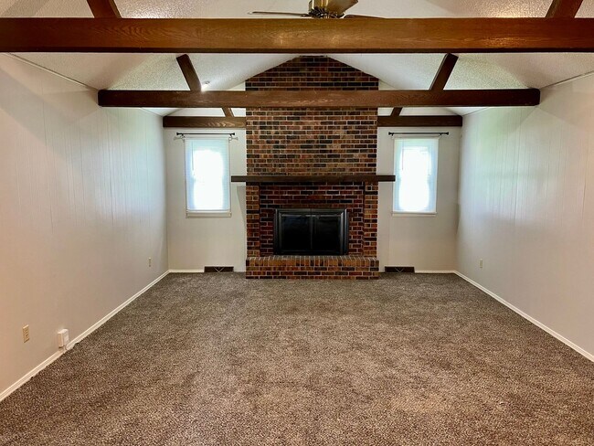 Building Photo - 3 Bed, 2 Bath in south central Springfield