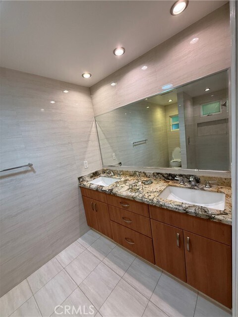 Building Photo - 5906 Graves Ave