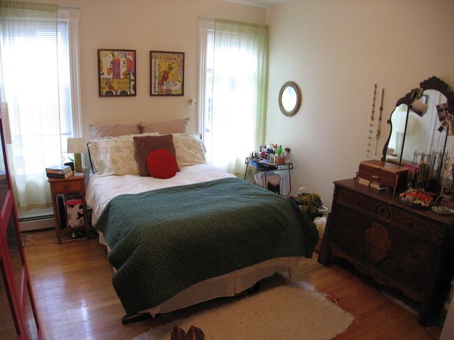 Building Photo - 118 Chestnut Ave