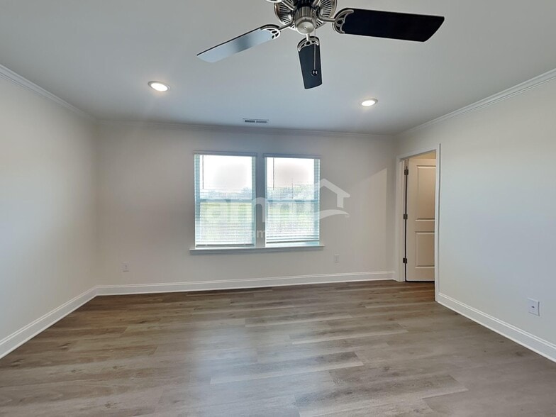 Building Photo - 3460 Lincoln Hts Ln