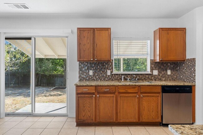 Building Photo - 905 Rocking Spur Cove