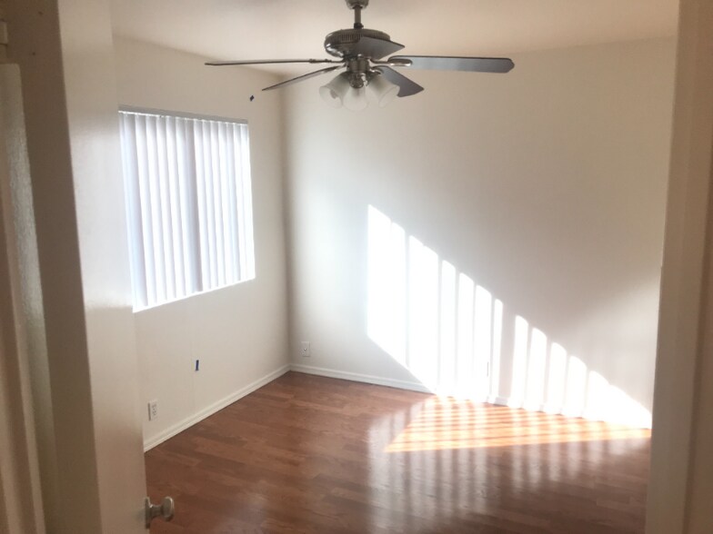 Building Photo - 1843 E San Tan St