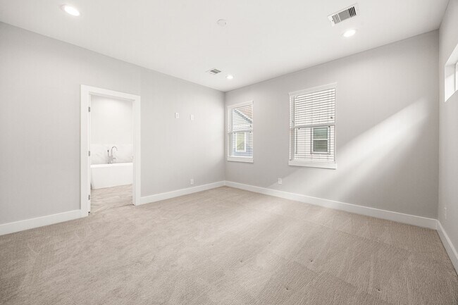 Building Photo - 622 Janisch Rd