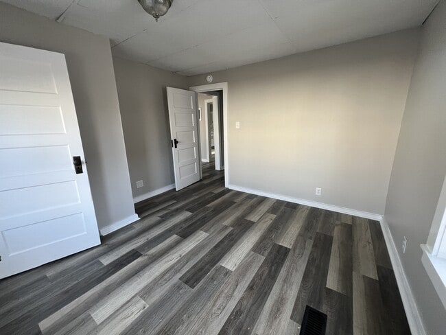 Building Photo - 31 Crockett St