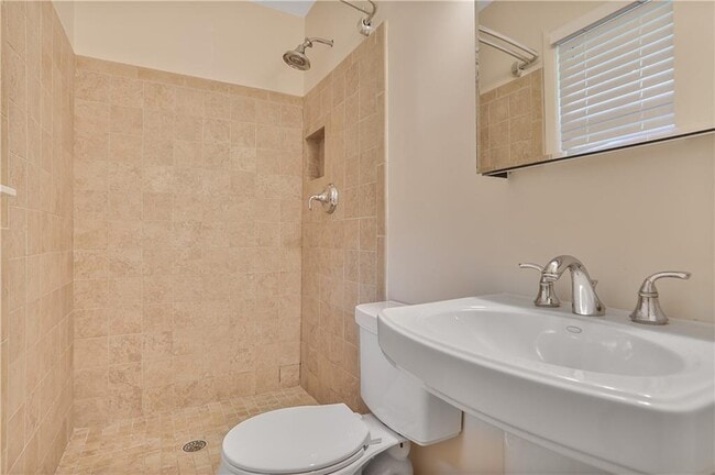 Building Photo - 3659 Admiral Dr