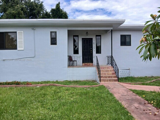 Building Photo - 1400 NE 148th St