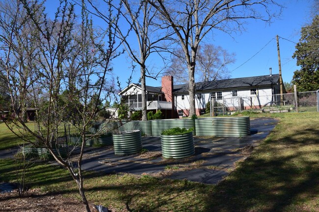 Building Photo - 217 Concord Church Rd