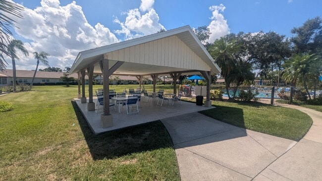 Building Photo - 1624 Whitehead Dr