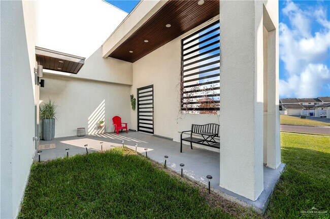 Building Photo - 1420 Providence Ave