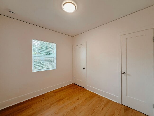 Building Photo - Welcome to Your Charming Ocean Beach 1-Bedroom – Private Yard & Parking