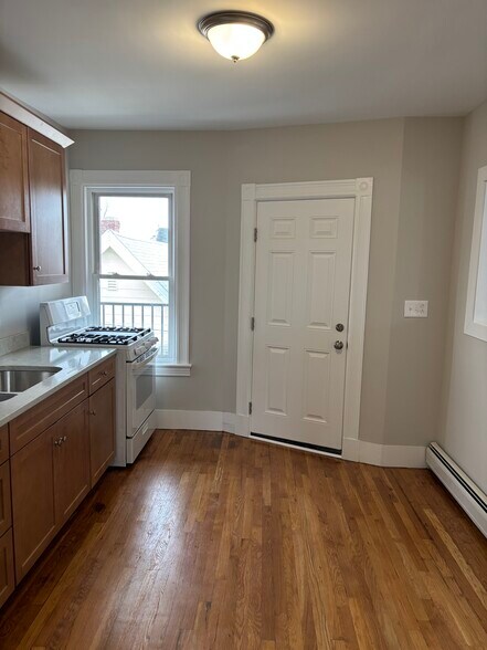 Building Photo - 206 Jewett St