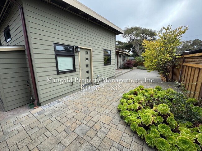 Building Photo - Stylish 2-Bed, 2-Bath Corner Lot Home with Modern Design and Spacious Outdoor Areas