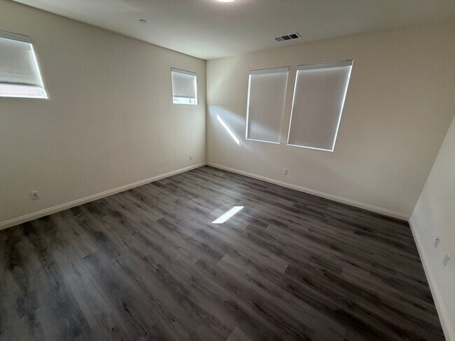 Building Photo - Modern 4-Bed, 2.5-Bath Detached Townhouse in Gated Community with Upgraded Systems & Attached 2-C...