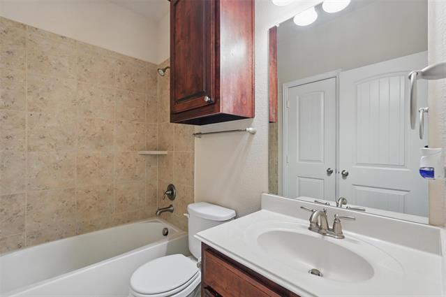 Building Photo - 2392 Ranchview Dr