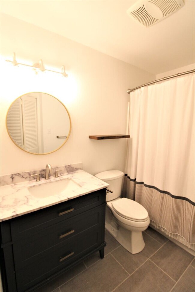 Building Photo - (Coming Soon) 2 Bedroom Condo In South Park!