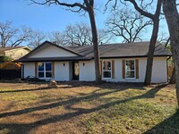 Building Photo - Charming house in Hurst Tx