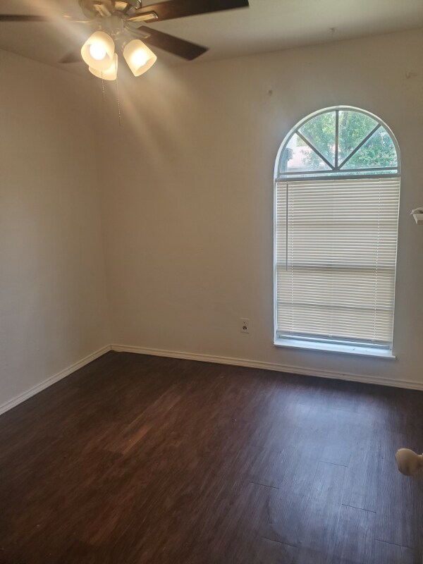 Building Photo - 4001 Salem Dr