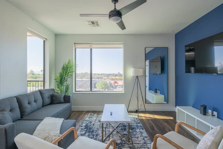 Primary Photo - 812 W 1st St