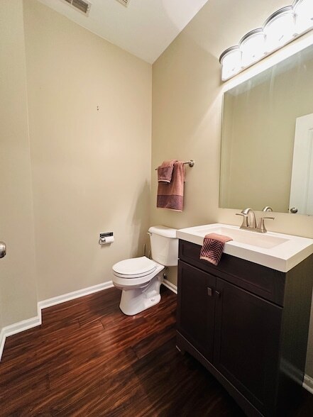 Building Photo - 2409 Golf Ridge Cir