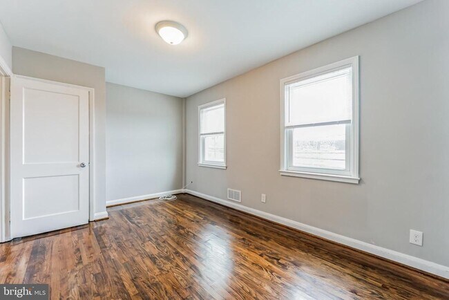 Building Photo - 3422 Dunran Rd