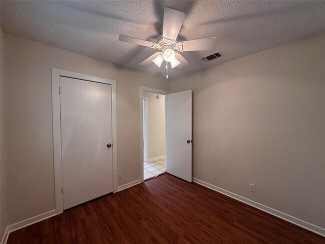 Building Photo - 5916 Cherry Loop