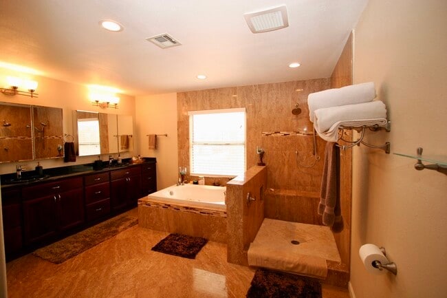 Building Photo - 8620 N El Capitan Way