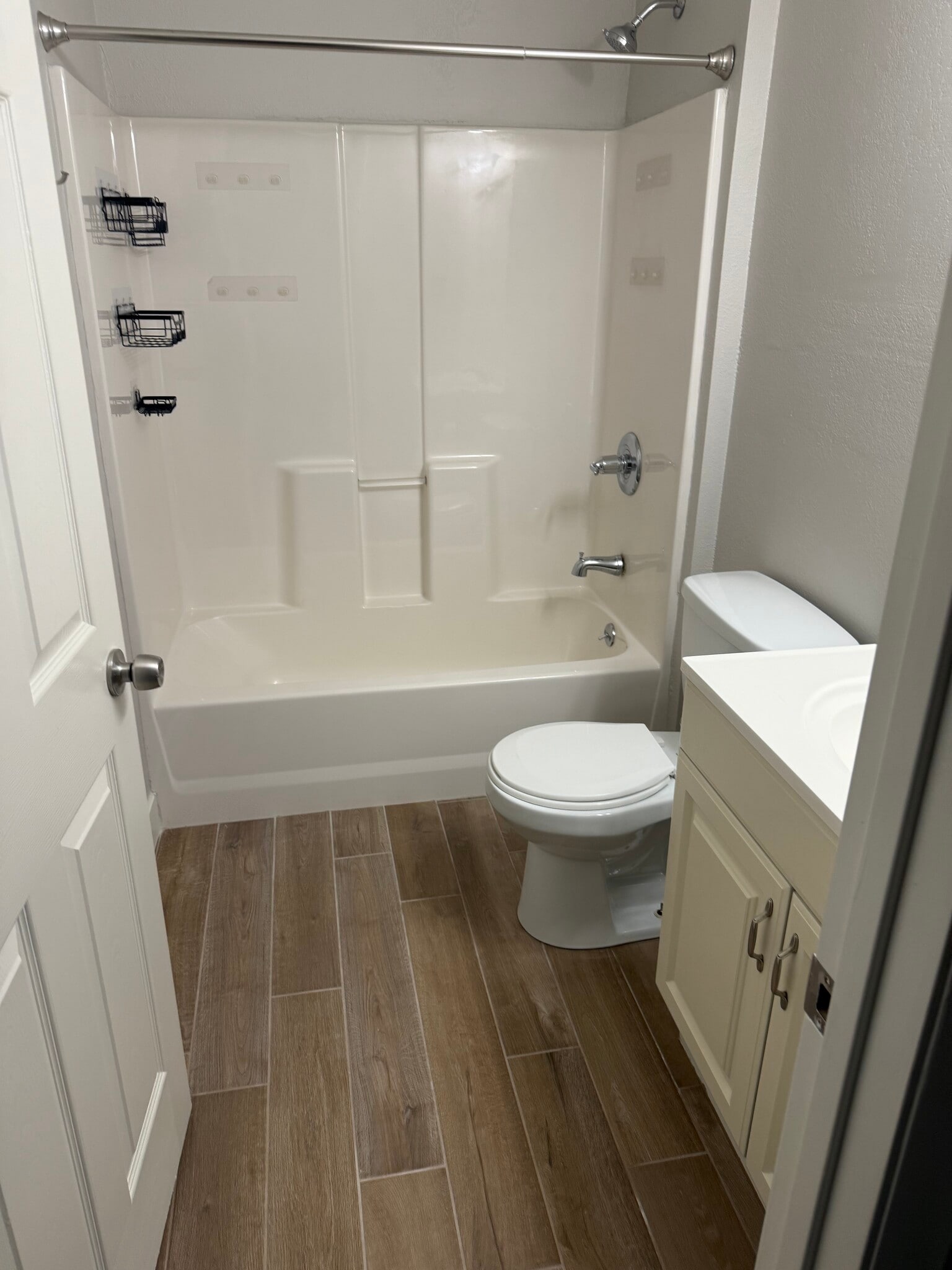 Guest Bath - 2513 N 28th St