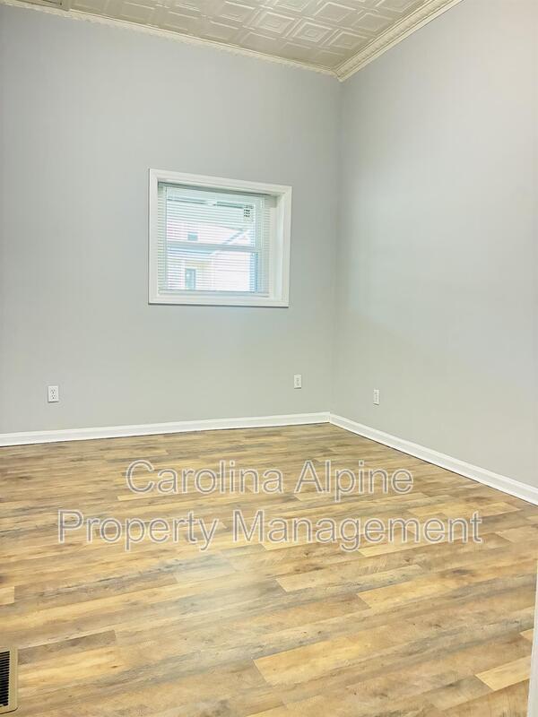 Building Photo - 401 S Gray St