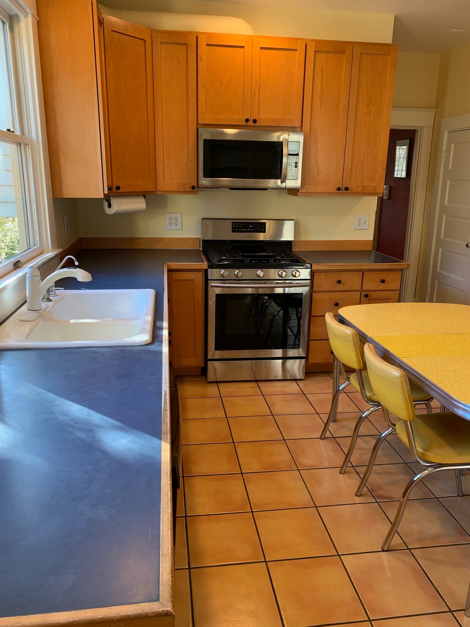 kitchen - 4054 NE Rodney Ave