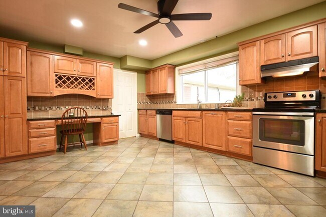 Building Photo - 111 Biscayne Ct