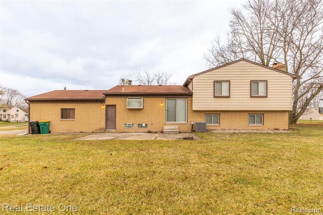 Building Photo - 29489 Geraldine Rd