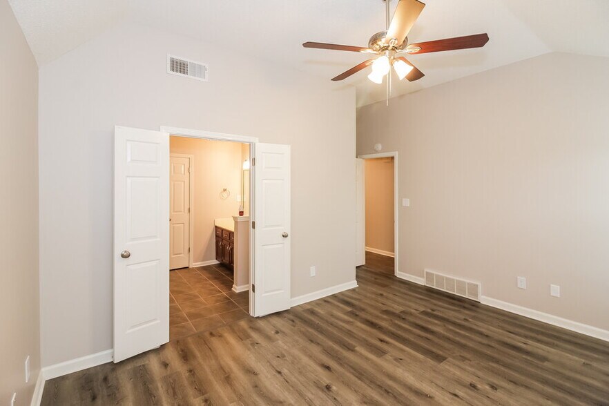 Building Photo - 5397 Kayla Dr