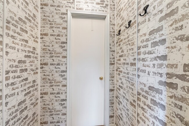 Building Photo - 156 County Rd 3251W