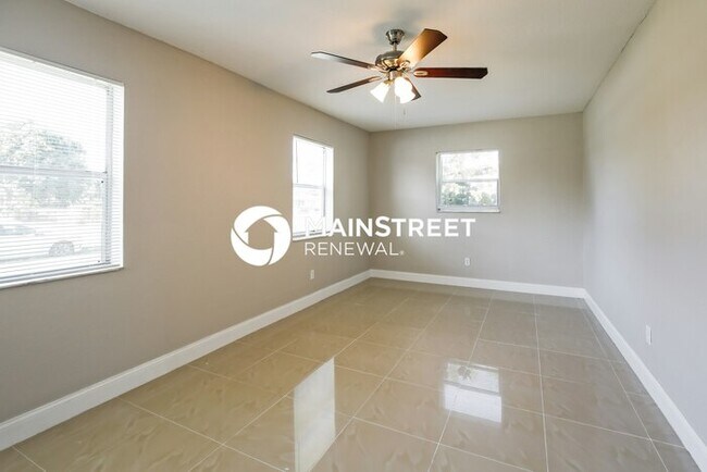 Building Photo - 4 Bedroom Pet-Friendly Home in Lauderhill, FL with Main Street Renewal