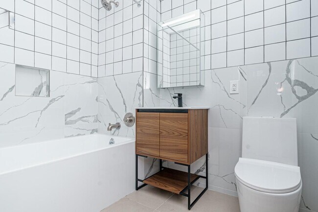 Building Photo - 251 Front St