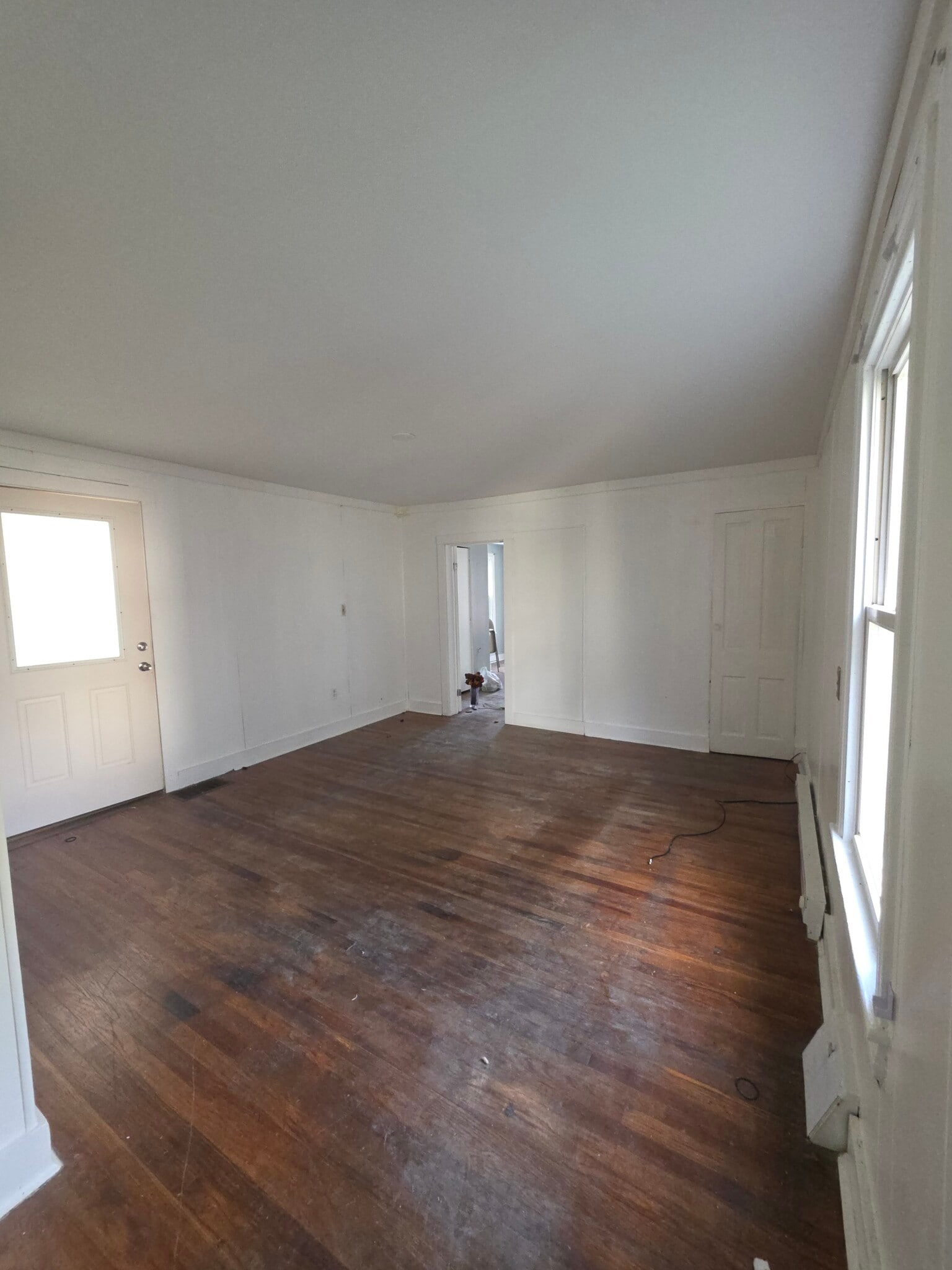 Living Room - 307 N Governors Ave