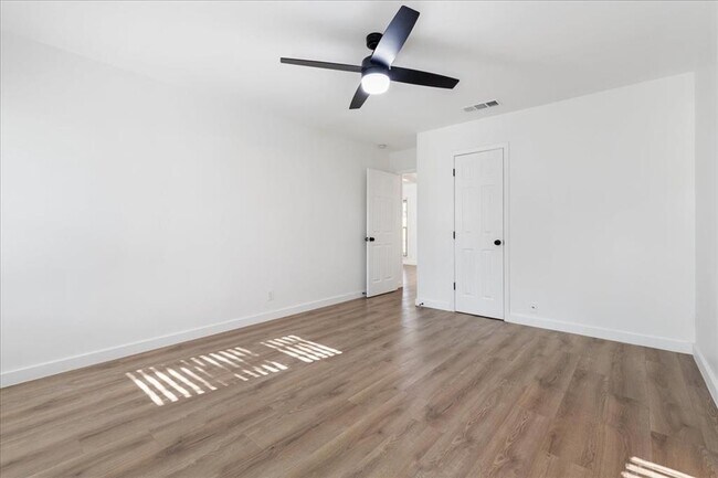 Building Photo - 5801 Cherry Creek Dr