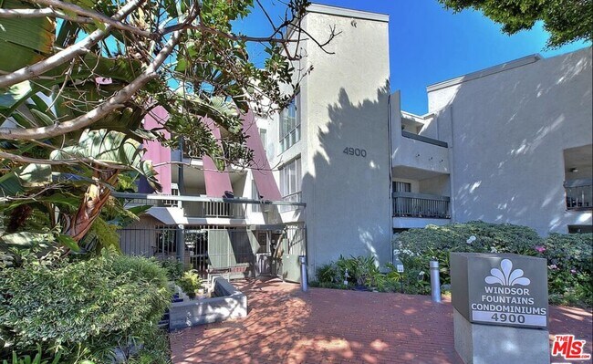 Building Photo - 4900 Overland Ave