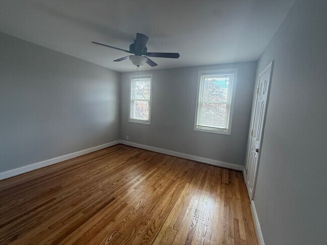 Building Photo - End Unit 3BR Townhome in Dundalk | Fresh Paint, Refinished Hardwood Floors, Fenced Yard, Off-Stre...