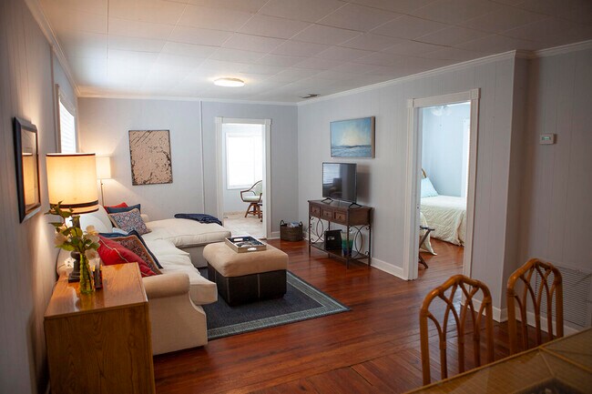 Building Photo - 419 43rd St