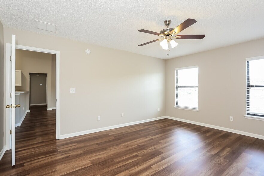 Building Photo - 2479 Coachman Lakes Dr