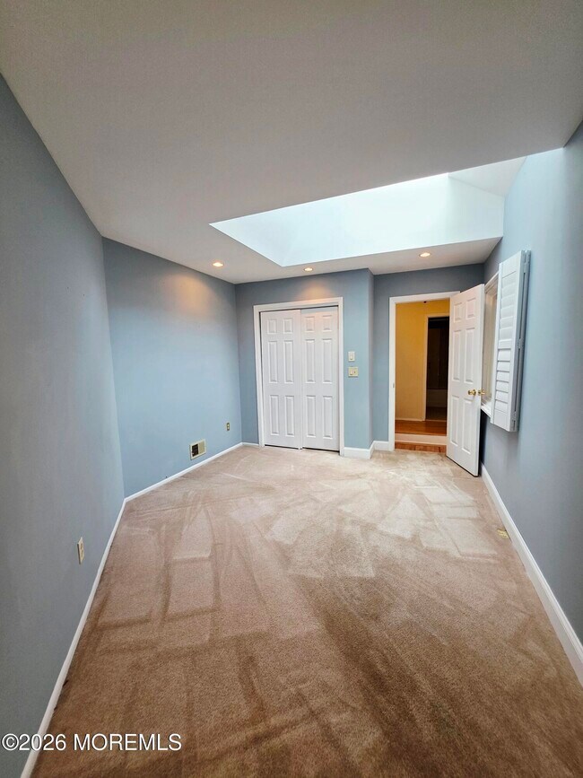 Building Photo - 97 Cotswold Cir